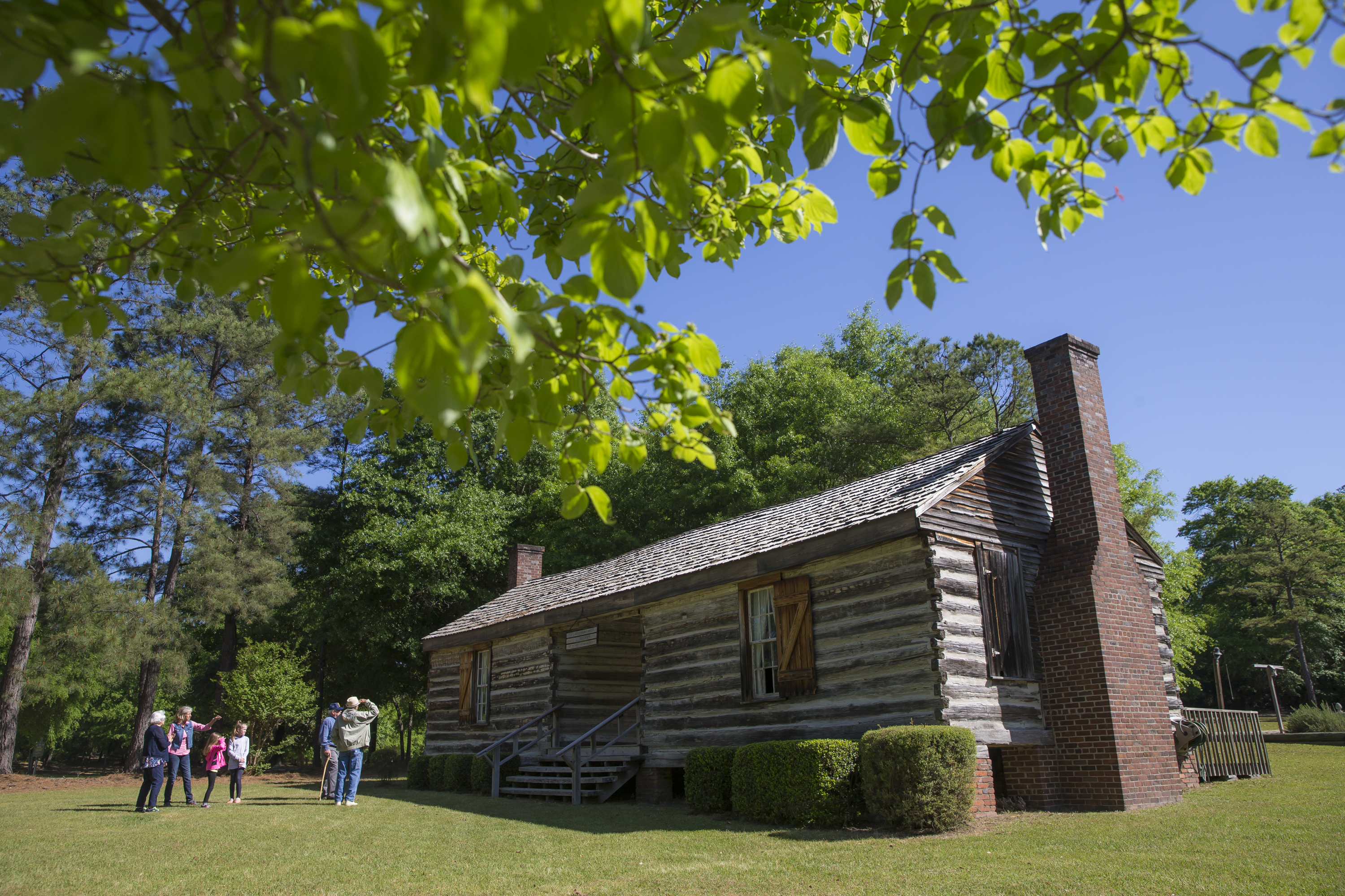 https://alabama-travel.s3.amazonaws.com/partners-uploads/photo/image/5c75b2a8ea6068160700040b/fort_mitchell_07.jpg