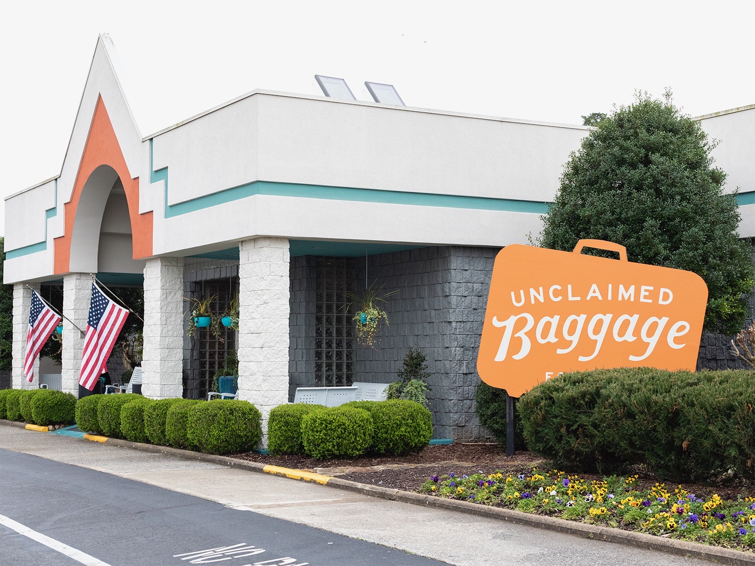 Unclaimed baggage best sale near me