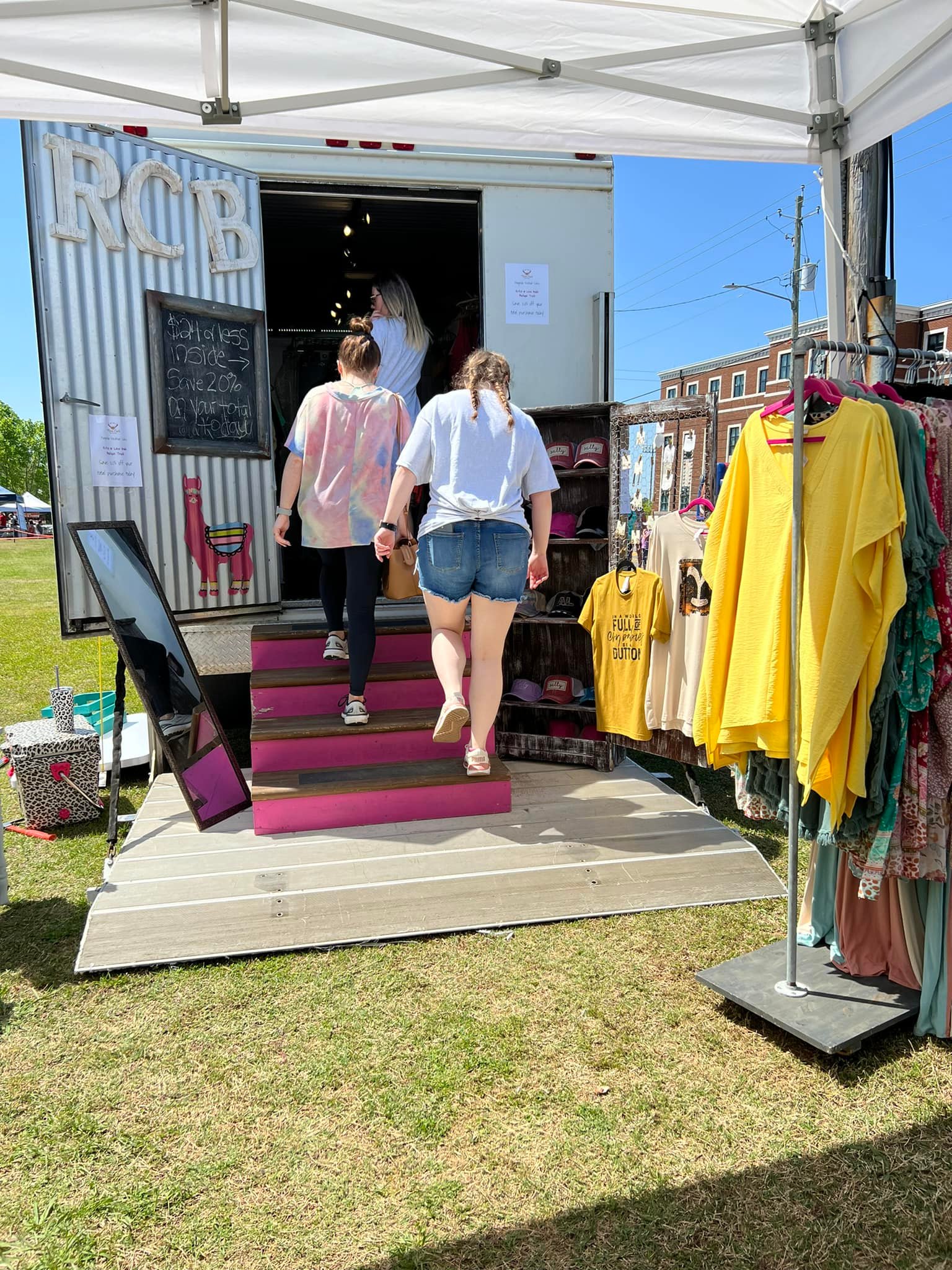 https://alabama-travel.s3.amazonaws.com/partners-uploads/photo/image/628b9f999eb7700009f71067/RockCreekBoutique.jpeg