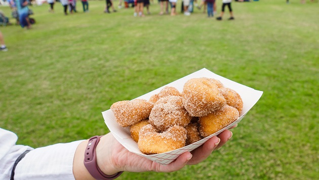 https://alabama-travel.s3.amazonaws.com/partners-uploads/photo/image/64f898a7eeb1ea0008c8abb8/FoodTruckFestivalDonuts.jpg