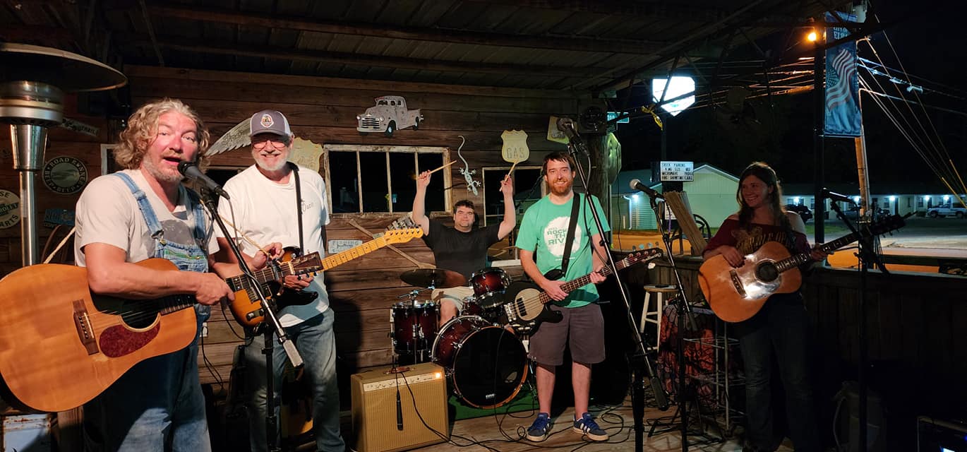 https://alabama-travel.s3.amazonaws.com/partners-uploads/photo/image/67bcc615fbc6ac000856786e/LiveMusic.jpg