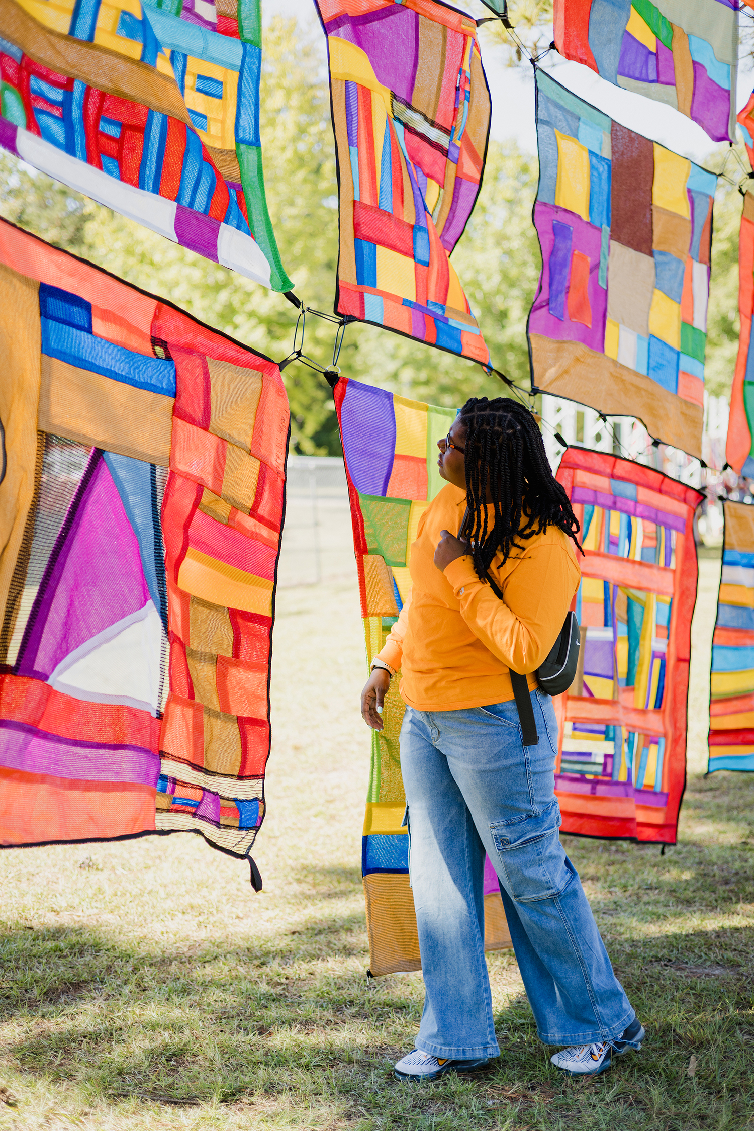 https://alabama-travel.s3.amazonaws.com/partners-uploads/photo/image/67e42af42299b40008bf556f/StacyKAllen_AiringQuilts2024-0092.jpg
