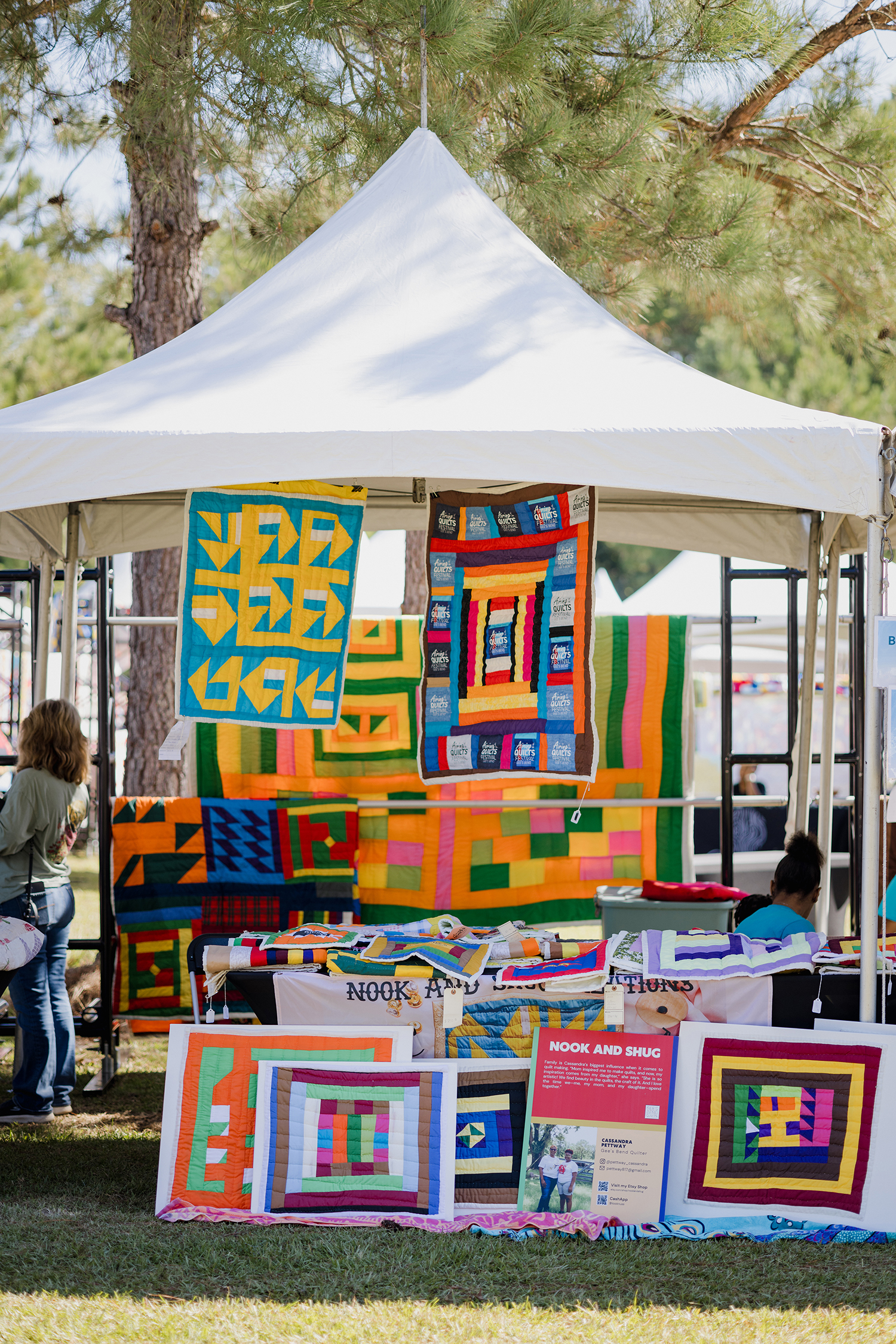https://alabama-travel.s3.amazonaws.com/partners-uploads/photo/image/67e42af59b177e000878d2af/StacyKAllen_AiringQuilts2024-0095.jpg
