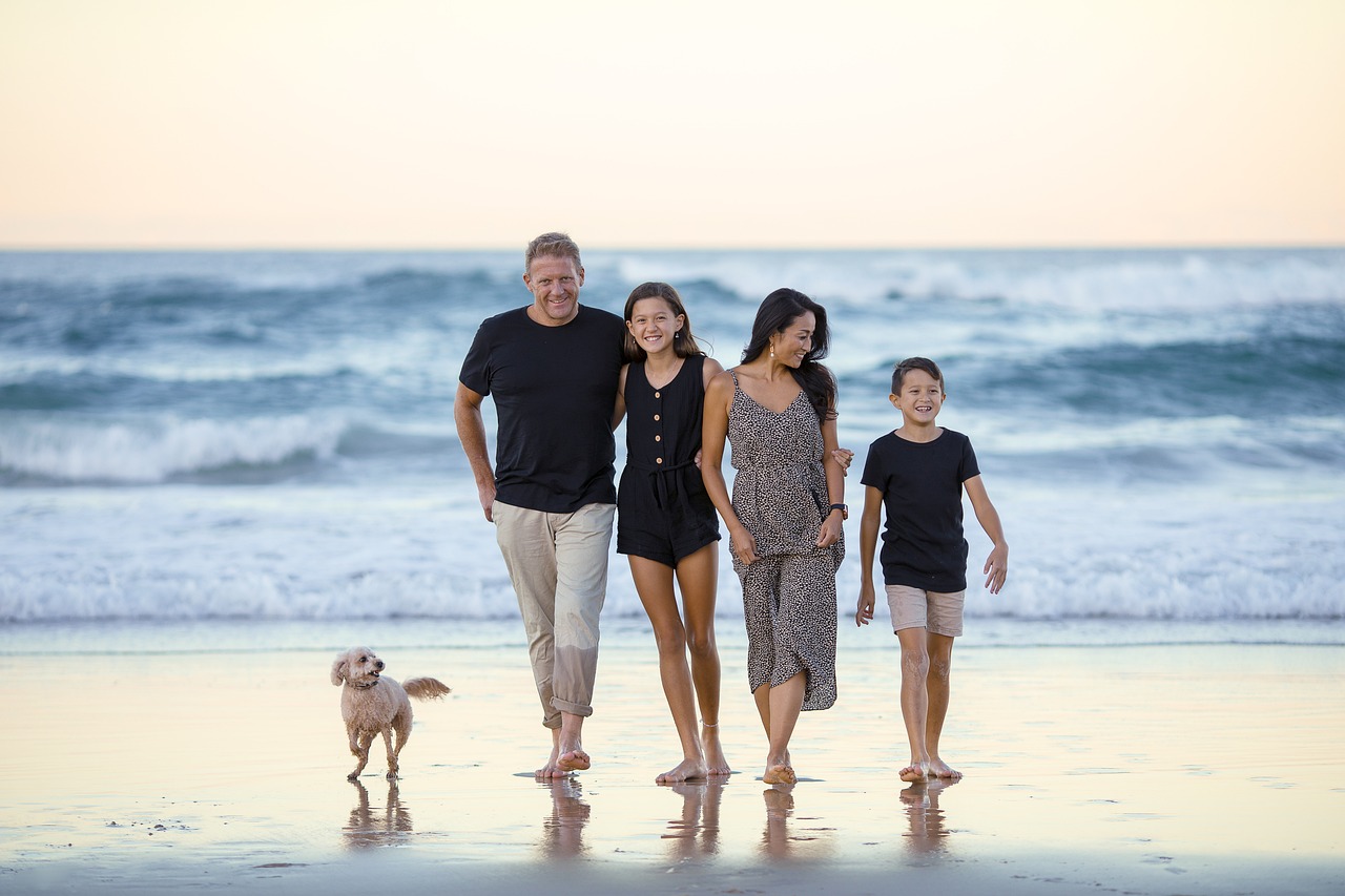 https://alabama-travel.s3.amazonaws.com/partners-uploads/photo/image/67eaf3a5b53e1600084b1868/family-6398107_1280.jpg