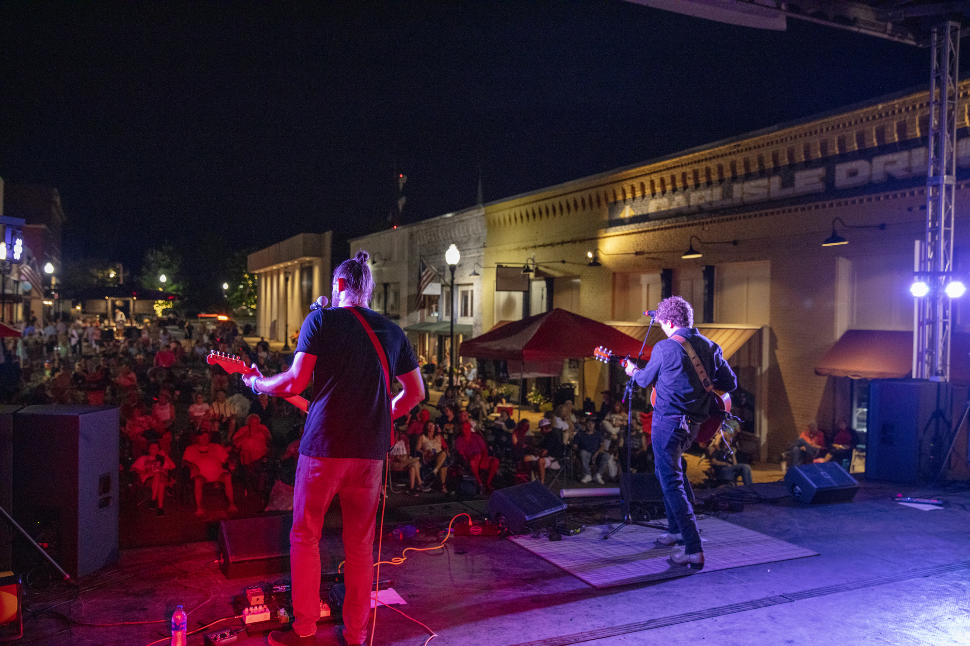 https://alabama-travel.s3.amazonaws.com/partners-uploads/photo/image/680699c677c5bb000821ebe3/Songwriters_066.jpg