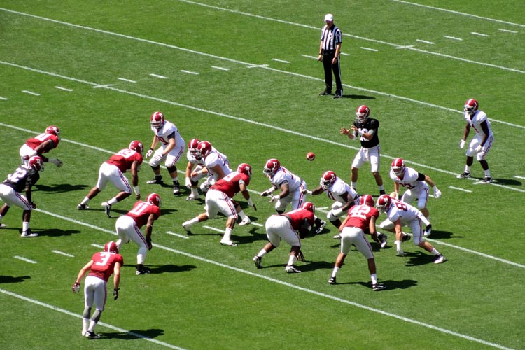 https://alabama-travel.s3.amazonaws.com/partners-uploads/photo/image/69aee577d2257d0002e05258/2013_Alabama_A-Day_spring_football_game.jpg