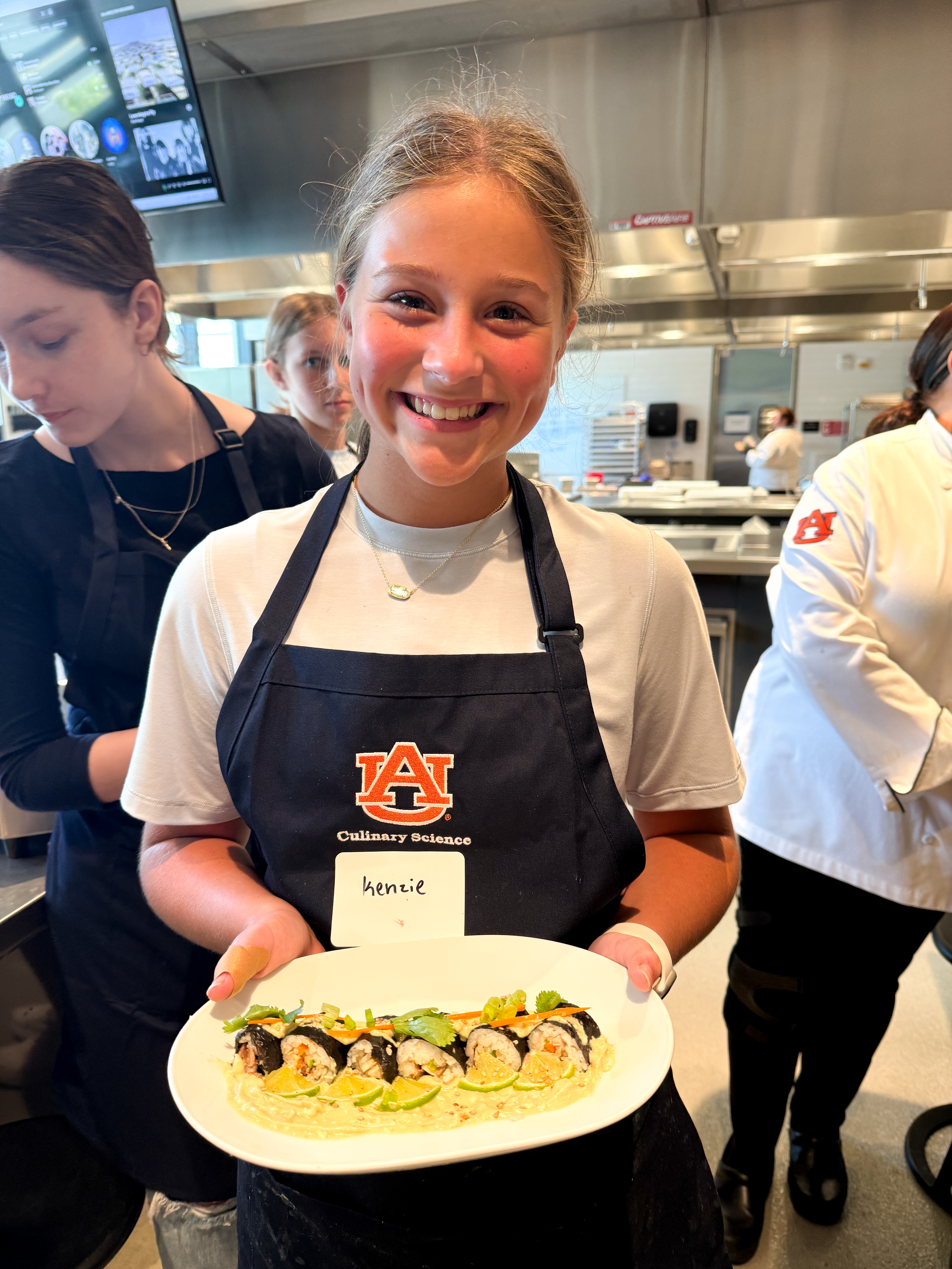 https://alabama-travel.s3.amazonaws.com/partners-uploads/photo/image/6a39697186eede00029ddc21/TeenCulinaryBootcamp-020.jpg
