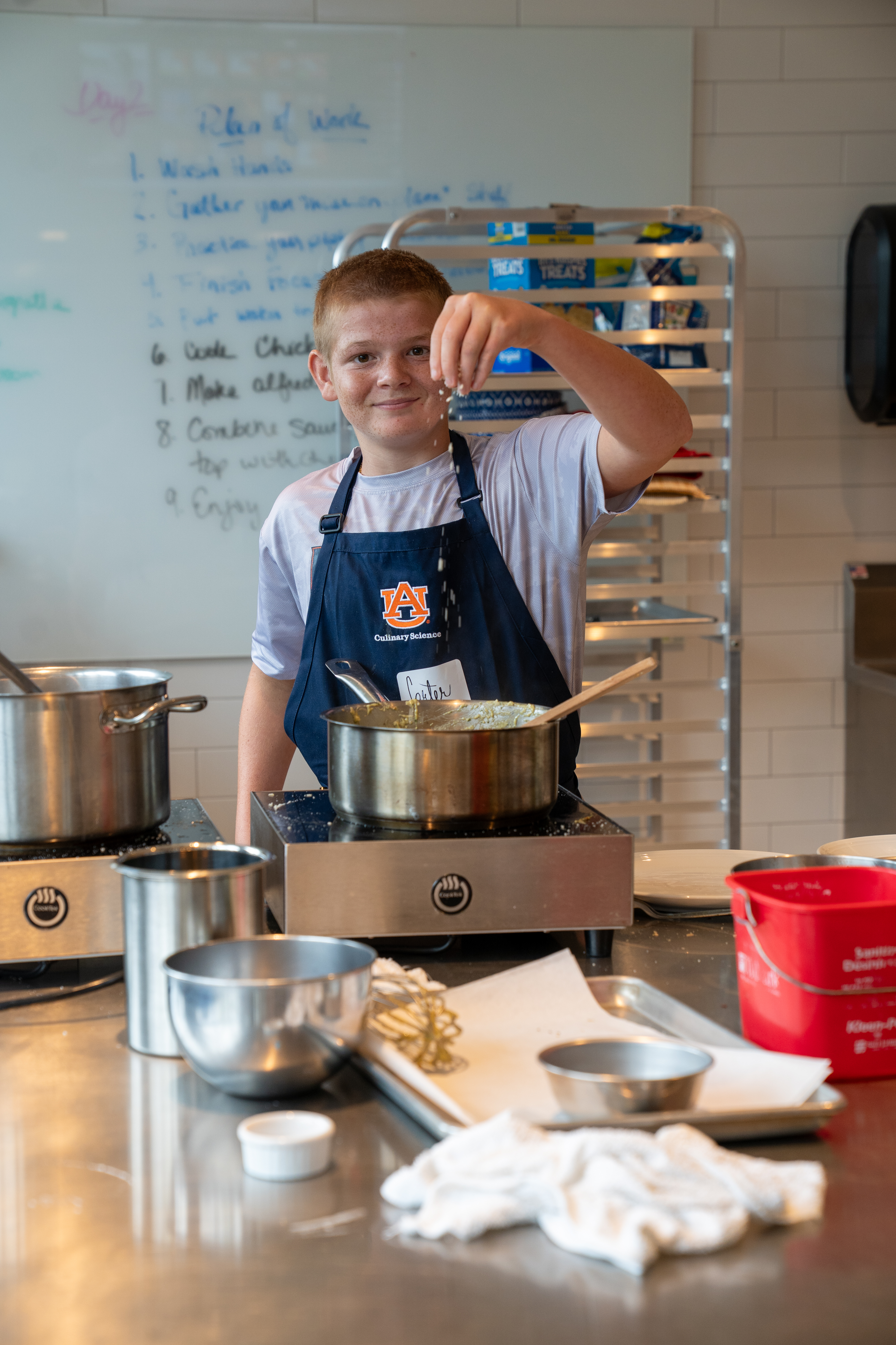 https://alabama-travel.s3.amazonaws.com/partners-uploads/photo/image/6a396971eb0d1e0002bcc550/TeenCulinaryBootcamp-031.jpg